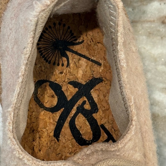 Women’s OTBT Courier Wool Alpaca Sneakers Casual Athletic Tan Beige- Size 6.5 - Picture 11 of 12